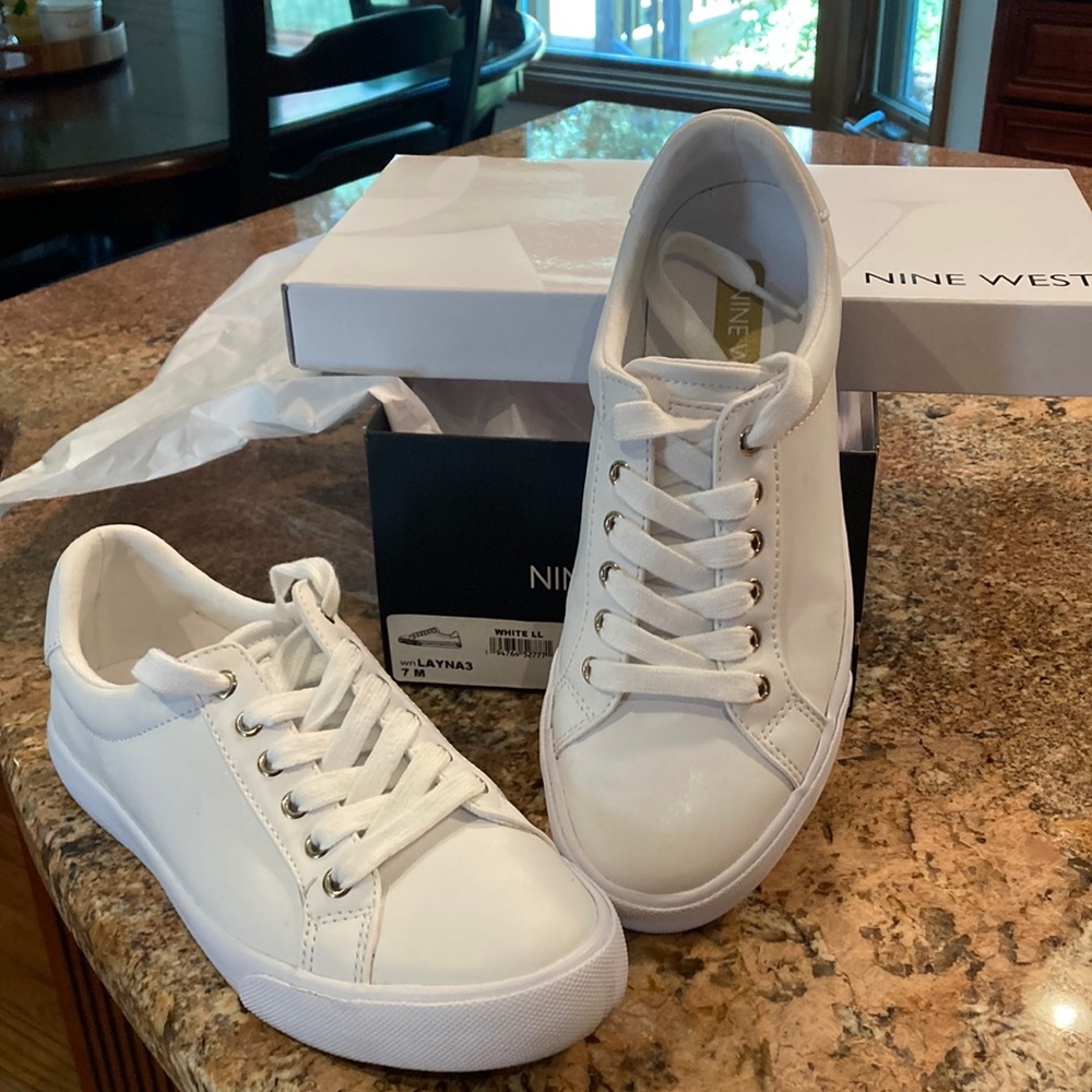 White lace up leather sneakers